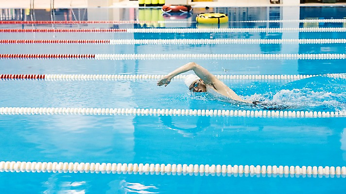 포토 JPG 남자 수영장 실내 한명 상반신 20대 성인 취미 옆모습 한국인 자유형 성인남자한명만 실내수영장 국내포토 1 뷰포인트 사람 동양인 청년 내부 수영 남자한명만 성인남자만 파일형식