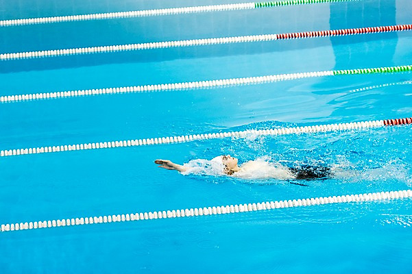 포토 JPG 전신 남자 수영장 실내 한명 20대 성인 취미 옆모습 한국인 배영 성인남자한명만 실내수영장 국내포토 1 뷰포인트 사람 동양인 청년 내부 수영 남자한명만 성인남자만 파일형식