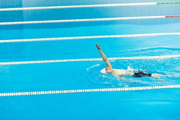 포토 JPG 전신 남자 수영장 실내 한명 20대 성인 취미 옆모습 한국인 배영 성인남자한명만 실내수영장 국내포토 1 뷰포인트 사람 동양인 청년 내부 수영 남자한명만 성인남자만 파일형식