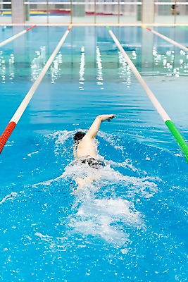 포토 JPG 전신 남자 수영장 실내 한명 20대 성인 취미 뒷모습 한국인 자유형 성인남자한명만 실내수영장 국내포토 1 뷰포인트 사람 동양인 청년 내부 수영 남자한명만 성인남자만 파일형식