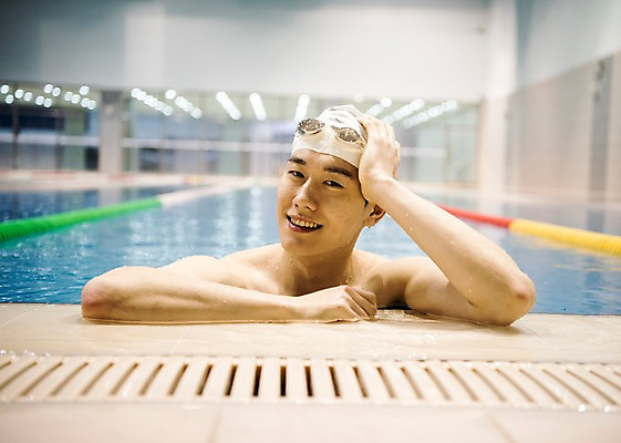 포토 JPG 남자 수영장 실내 한명 미소 상반신 20대 성인 취미 앞모습 한국인 성인남자한명만 실내수영장 국내포토 1 뷰포인트 표정 사람 동양인 청년 내부 남자한명만 성인남자만 파일형식