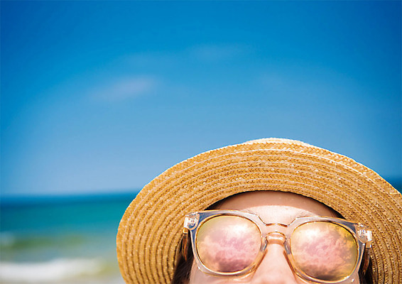 PSD 구름 편집이미지 여자 얼굴 하늘 한명 20대 성인 해변 여름 선글라스 반사 한국인 그림 밀짚모자 성인여자한명만 이미지편집 자연요소 모자_잡화 1 계절 안경 바다 사람 동양인 청년 신체부위 여자한명만 성인여자만 파일형식