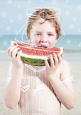 PSD 서양인 외국인 편집이미지 남자 어린이 여름음식 수박 한명 들기 해변 여름 모래사장 먹기 그림 키_배핸들 마린룩 소년한명만 제철음식 제철과일 이미지편집 1 옷 계절 음식 바다 과일 모션 사람 인종 핸들 제철 남자한명만 소년만 파일형식 여름_계절