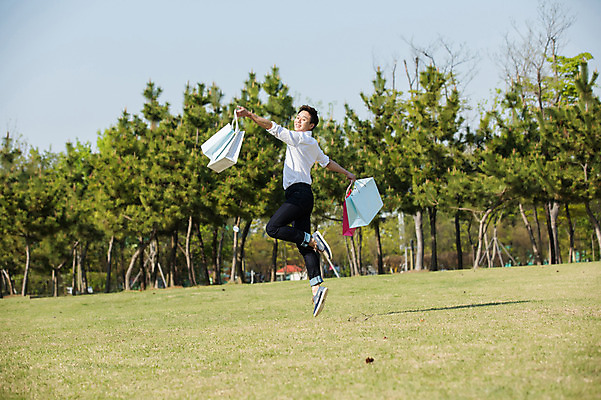 포토 JPG 주간 전신 나무 응시 공원 남자 한명 미소 들기 성인 야외 옆모습 캐주얼 30대 쇼핑백 점프 한국인 춤 발레 성인남자한명만 미추홀공원 국내포토 자연요소 식물 1 시선 옷 공공시설 뷰포인트 가방 모션 문화예술 표정 사람 동양인 장년 인천 남자한명만 성인남자만 파일형식