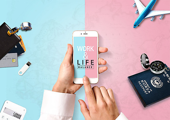 PSD 편집이미지 손 분홍색 하늘색 비행기 한명 들기 신체부위 스마트폰 계산기 양손 업무 신용카드 나침반 USB 여권 워라밸 이미지편집 1 컬러 항공교통 모션 문구용품 대중교통 사람 금융 파란색 핸드폰 스마트기기 장비 작업 신조어 파일형식