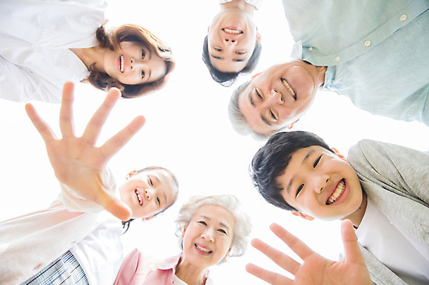 포토 JPG 주간 부부 응시 여자 노년 남자 얼굴 어린이 로우앵글 가족 자연 대가족 남매 손바닥 가족애 미소 사람 근접촬영 여러명 상반신 성인 야외 10대 30대 부모 노부부 한국인 자녀 가족라이프 60대 손주 즐거움 70대 남이섬 조부모 국내포토 자연요소 라이프스타일 손 커플 시선 감정 뷰포인트 섬 다수 관계 청소년 표정 사랑 동양인 신체부위 장년 생태계 강원도 파일형식