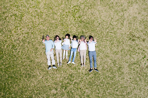 포토 JPG 주간 전신 부부 여자 노년 남자 어린이 가족 대가족 남매 가족애 미소 웃음 사람 잔디 여러명 성인 야외 앞모습 10대 30대 부모 하이앵글 눕기 손들기 한국인 자녀 인사 가족라이프 60대 손주 즐거움 70대 남이섬 조부모 국내포토 자연요소 식물 라이프스타일 커플 감정 뷰포인트 섬 다수 관계 모션 청소년 표정 사랑 동양인 장년 예절 강원도 파일형식