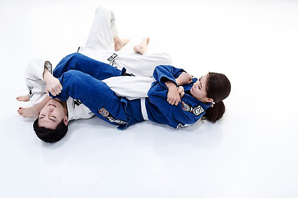 포토 JPG 스튜디오촬영 전신 여자 남자 기술 실내 도복 사람 20대 두명 옆모습 30대 눕기 운동 경쟁 격투기 한국인 주짓수 성인만 국내포토 옷 스포츠 뷰포인트 컨셉 모션 건강 동양인 청년 내부 장년 파일형식