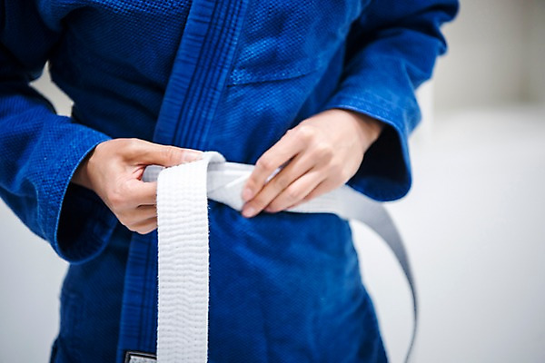 포토 JPG 스튜디오촬영 여자 실내 도복 한명 사람 상반신 앞모습 신체부위 30대 운동 격투기 한국인 양손 벨트 묶기 주짓수 성인여자한명만 국내포토 1 손 잡화 옷 스포츠 뷰포인트 모션 건강 동양인 내부 장년 여자한명만 성인여자만 파일형식