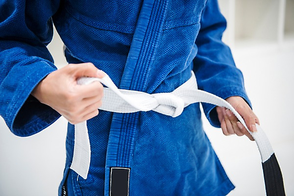 포토 JPG 스튜디오촬영 여자 실내 도복 한명 사람 상반신 앞모습 신체부위 30대 운동 격투기 한국인 양손 벨트 잡기 묶기 주짓수 성인여자한명만 국내포토 1 손 잡화 옷 스포츠 뷰포인트 모션 건강 동양인 내부 장년 여자한명만 성인여자만 파일형식