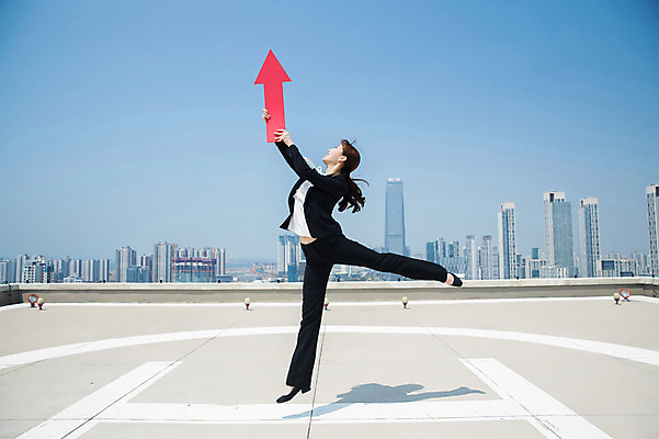 포토 JPG 주간 전신 응시 여자 화살표 포즈 한명 미소 들기 사람 정장 빌딩 20대 성인 야외 옆모습 빨간색 점프 한국인 올려보기 춤 도시 비즈니스우먼 옥상 상승 인천 다리들기 성인여자한명만 국내포토 자연요소 1 시선 옷 뷰포인트 컬러 컨셉 비즈니스 모션 문화예술 한국 표정 동양인 청년 건물 직장인 여자한명만 성인여자만 파일형식