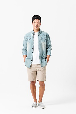 포토 JPG 스튜디오촬영 전신 응시 남자 포즈 실내 한명 서기 미소 사람 성인 앞모습 여름 30대 한국인 주머니손 성인남자한명만 국내포토 1 시선 계절 뷰포인트 모션 표정 동양인 내부 장년 남자한명만 성인남자만 파일형식