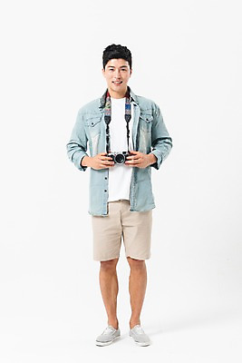 포토 JPG 스튜디오촬영 전신 응시 남자 실내 한명 서기 미소 사람 성인 앞모습 여름 30대 카메라 한국인 잡기 성인남자한명만 국내포토 1 시선 계절 뷰포인트 모션 표정 동양인 내부 장년 전자제품 남자한명만 성인남자만 파일형식