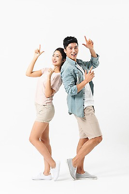포토 JPG 스튜디오촬영 전신 커플 응시 여자 남자 포즈 실내 서기 미소 사람 손짓 성인 두명 옆모습 여름 30대 한국인 등맞대기 춤 즐거움 성인만 국내포토 시선 계절 감정 뷰포인트 관계 모션 문화예술 표정 동양인 내부 장년 파일형식