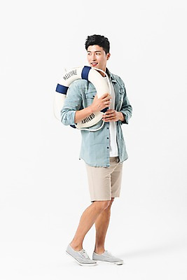 포토 JPG 스튜디오촬영 전신 응시 남자 포즈 실내 한명 미소 사람 성인 옆모습 여름 30대 한국인 잡기 매기 튜브 성인남자한명만 국내포토 1 시선 계절 뷰포인트 모션 표정 동양인 내부 장년 남자한명만 성인남자만 파일형식