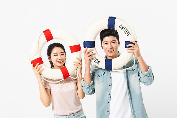 포토 JPG 스튜디오촬영 커플 응시 여자 남자 포즈 실내 미소 사람 상반신 성인 두명 앞모습 여름 30대 한국인 잡기 튜브 성인만 국내포토 시선 계절 뷰포인트 관계 모션 표정 동양인 내부 장년 파일형식