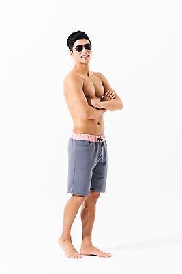 포토 JPG 스튜디오촬영 전신 남자 수영복 포즈 실내 한명 서기 미소 사람 성인 옆모습 여름 30대 선글라스 팔짱 한국인 성인남자한명만 국내포토 1 옷 계절 안경 뷰포인트 모션 표정 동양인 내부 장년 남자한명만 성인남자만 파일형식