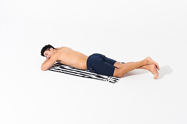 포토 JPG 스튜디오촬영 전신 남자 수영복 엎드리기 휴식 실내 한명 사람 성인 옆모습 여름 30대 눈감음 한국인 비치타올 성인남자한명만 국내포토 1 옷 계절 뷰포인트 컨셉 모션 동양인 내부 장년 수건 남자한명만 성인남자만 파일형식