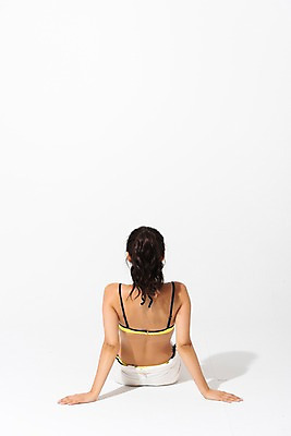 포토 JPG 스튜디오촬영 여자 휴식 실내 한명 사람 앉기 상반신 성인 뒷모습 여름 30대 비키니 한국인 비치웨어 성인여자한명만 국내포토 1 옷 계절 수영복 뷰포인트 컨셉 모션 동양인 내부 장년 여자한명만 성인여자만 파일형식