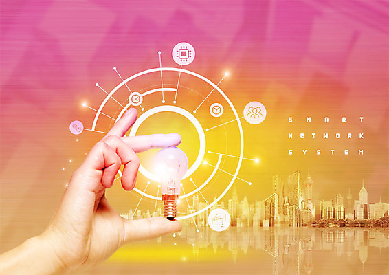 PSD 편집이미지 손 남자 시계 전구 한손 한명 사람 빌딩 성인 신체부위 반사 잡기 도시 네트워크 스마트 시스템 전자칩 이미지편집 1 컨셉 모션 건물 메모리칩 파일형식