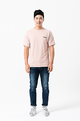 포토 JPG 스튜디오촬영 전신 응시 남자 실내 한명 서기 미소 사람 손짓 성인 앞모습 캐주얼 30대 한국인 성인남자한명만 국내포토 1 시선 옷 뷰포인트 모션 표정 동양인 내부 장년 남자한명만 성인남자만 파일형식