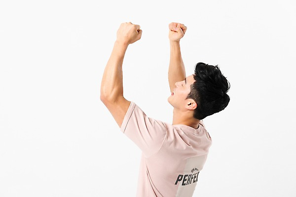 포토 JPG 스튜디오촬영 남자 실내 한명 사람 손짓 상반신 성인 옆모습 캐주얼 30대 손들기 눈감음 파이팅 주먹 한국인 성인남자한명만 국내포토 1 옷 뷰포인트 모션 동양인 내부 장년 남자한명만 성인남자만 파일형식 인종 남자만 성인만