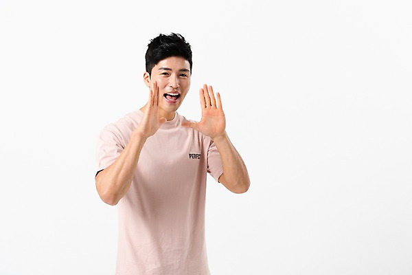 포토 JPG 스튜디오촬영 응시 남자 실내 한명 미소 사람 손짓 상반신 성인 앞모습 캐주얼 30대 외침 한국인 성인남자한명만 국내포토 1 시선 옷 뷰포인트 모션 표정 동양인 내부 장년 소리 남자한명만 성인남자만 파일형식