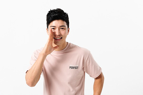 포토 JPG 스튜디오촬영 응시 남자 실내 한명 미소 사람 손짓 상반신 성인 앞모습 캐주얼 30대 외침 한국인 성인남자한명만 국내포토 1 시선 옷 뷰포인트 모션 표정 동양인 내부 장년 소리 남자한명만 성인남자만 파일형식