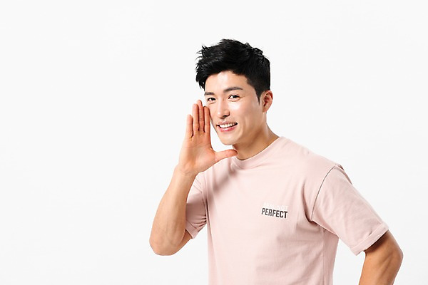 포토 JPG 스튜디오촬영 응시 남자 실내 한명 미소 사람 손짓 상반신 성인 옆모습 캐주얼 30대 외침 한국인 성인남자한명만 국내포토 1 시선 옷 뷰포인트 모션 표정 동양인 내부 장년 소리 남자한명만 성인남자만 파일형식