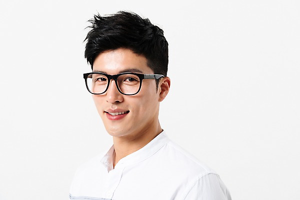 포토 JPG 스튜디오촬영 응시 남자 얼굴 실내 한명 미소 사람 근접촬영 상반신 성인 앞모습 캐주얼 30대 한국인 성인남자한명만 안경낌 국내포토 1 시선 옷 안경 뷰포인트 표정 동양인 내부 신체부위 장년 남자한명만 성인남자만 파일형식