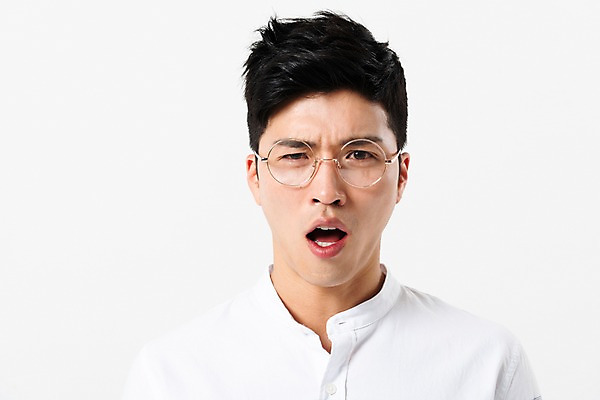 포토 JPG 스튜디오촬영 응시 남자 얼굴 실내 입벌림 한명 사람 근접촬영 상반신 성인 앞모습 캐주얼 30대 한국인 찡그림 성인남자한명만 안경낌 국내포토 1 시선 옷 안경 뷰포인트 표정 동양인 내부 신체부위 장년 남자한명만 성인남자만 파일형식