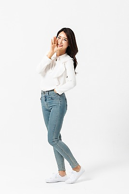 포토 JPG 스튜디오촬영 전신 응시 여자 허리손 실내 한명 서기 미소 사람 손짓 성인 옆모습 캐주얼 30대 외침 한국인 청바지 성인여자한명만 국내포토 1 시선 옷 뷰포인트 포즈 바지 모션 표정 동양인 내부 장년 소리 여자한명만 성인여자만 파일형식