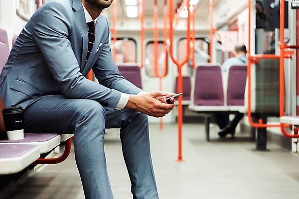 포토 JPG 주간 서양인 남자 의자 비즈니스 전등 실내 한명 들기 사람 앉기 정장 상반신 20대 성인 옆모습 스마트폰 비즈니스맨 전철 프라하 외근 테이크아웃컵 성인남자한명만 국내포토 자연요소 외국인 1 옷 육상교통 뷰포인트 가구 모션 조명 대중교통 청년 내부 컵 핸드폰 스마트기기 업무 직장인 체코 남자한명만 성인남자만 파일형식