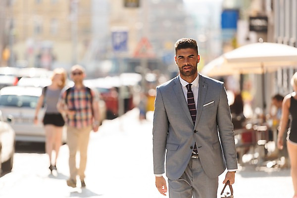 포토 JPG 주간 서양인 응시 여자 남자 도로 가방 비즈니스 자동차 서기 들기 사람 앉기 정장 여러명 상반신 20대 성인 야외 건물 앞모습 아웃포커스 걷기 표지판 비즈니스맨 보행로 도심 프라하 외근 국내포토 자연요소 외국인 건축물 시선 잡화 옷 길 육상교통 뷰포인트 다수 교통시설 모션 알림판 촬영기법 청년 도시 업무 직장인 체코 파일형식