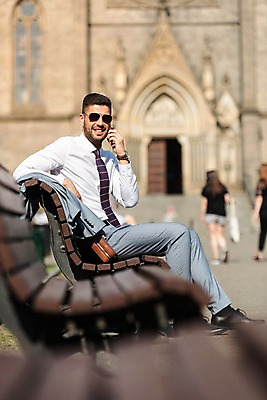 포토 JPG 주간 전신 서양인 응시 여자 남자 벤치 서류가방 비즈니스 유럽건축 미소 사람 앉기 정장 20대 성인 야외 건물 옆모습 세명 선글라스 성당 걷기 비즈니스맨 통화 프라하 외근 국내포토 자연요소 외국인 건축물 시선 옷 안경 뷰포인트 의자 가방 서양건축 종교건축 모션 표정 청년 업무 직장인 체코 파일형식