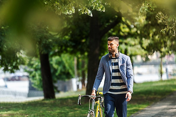 포토 JPG 주간 서양인 나무 응시 공원 남자 한명 사람 잔디 상반신 20대 성인 야외 앞모습 걷기 자전거 산책 프라하 성인남자한명만 국내포토 자연요소 외국인 식물 1 시선 공공시설 뷰포인트 모션 휴식 청년 바이크 체코 남자한명만 성인남자만 파일형식