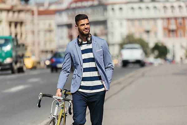 포토 JPG 주간 서양인 해외 응시 남자 도로 자동차 유럽건축 한명 사람 상반신 20대 성인 야외 건물 앞모습 걷기 자전거 헤드셋 트럭 보행로 주머니손 프라하 주행 성인남자한명만 국내포토 자연요소 외국인 1 건축물 시선 길 육상교통 뷰포인트 음향기기 서양건축 교통시설 모션 청년 바이크 헤드폰 체코 남자한명만 성인남자만 파일형식