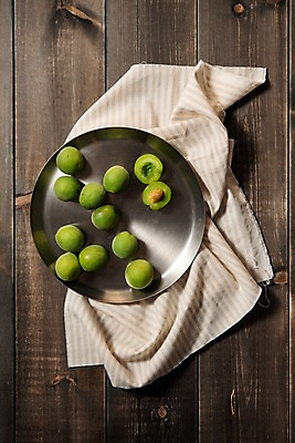 포토 JPG 스튜디오촬영 접시 계절 과일 단면 쟁반 실내 사람없음 목재 하이앵글 여러개 신선 천 매실 플랫레이 나무배경 국내포토 나무 식기 뷰포인트 다수 백그라운드 재료 내부 직물 플랫 파일형식