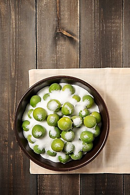 포토 JPG 스튜디오촬영 그릇 계절 과일 실내 사람없음 목재 하이앵글 여러개 신선 설탕 천 매실 플랫레이 나무배경 국내포토 나무 식기 뷰포인트 다수 백그라운드 재료 내부 직물 플랫 파일형식