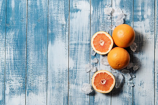 포토 JPG 스튜디오촬영 계절 과일 단면 실내 사람없음 목재 파란색 하이앵글 얼음 여러개 신선 자몽 플랫레이 나무배경 국내포토 자연요소 나무 뷰포인트 컬러 다수 백그라운드 재료 내부 플랫 파일형식