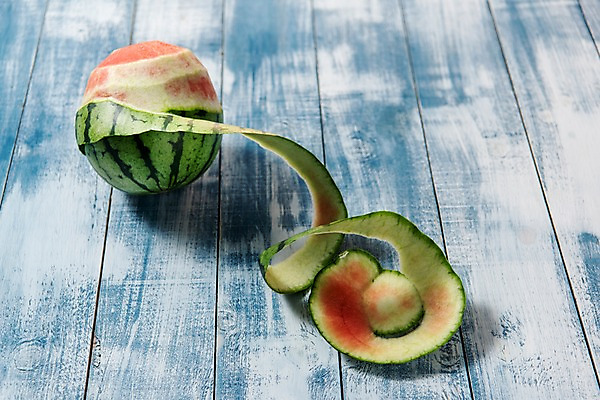 포토 JPG 스튜디오촬영 계절 과일 여름음식 수박 실내 사람없음 목재 파란색 껍질 신선 수박껍질 미니수박 나무배경 제철과일 과채 국내포토 나무 음식 컬러 백그라운드 채소 재료 내부 제철 파일형식 여름_계절