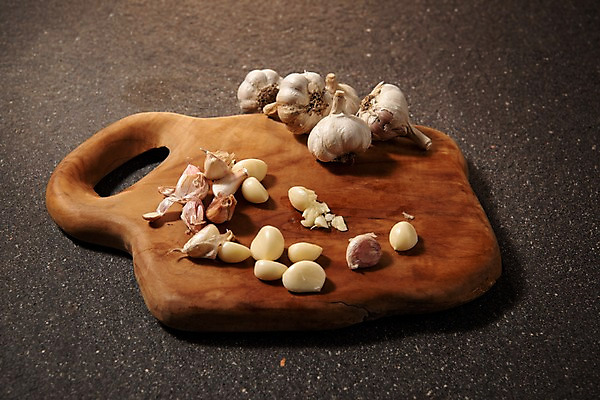 포토 JPG 스튜디오촬영 채소 도마 실내 마늘 사람없음 여러개 껍질 통마늘 국내포토 다수 주방용품 내부 파일형식