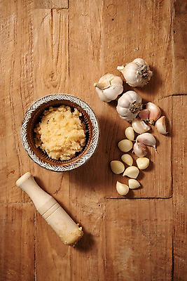 포토 JPG 스튜디오촬영 채소 실내 마늘 사람없음 목재 하이앵글 여러개 절구 다진마늘 통마늘 나무배경 국내포토 나무 뷰포인트 다수 백그라운드 재료 내부 도구 파일형식