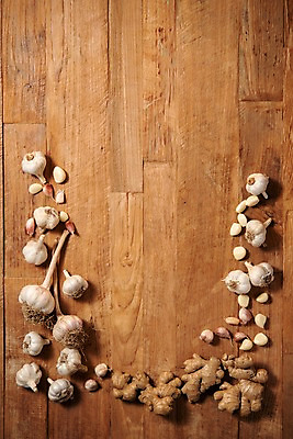 포토 JPG 스튜디오촬영 채소 프레임 실내 마늘 사람없음 목재 하이앵글 여러개 생강 통마늘 나무배경 국내포토 나무 뷰포인트 다수 백그라운드 재료 내부 파일형식