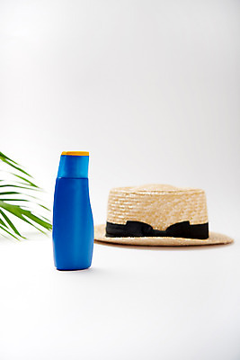 포토 JPG 스튜디오촬영 나뭇잎 실내 사람없음 장식 화장품 선크림 오브젝트 챙모자 국내포토 모자_잡화 잎 내부 뷰티 파일형식