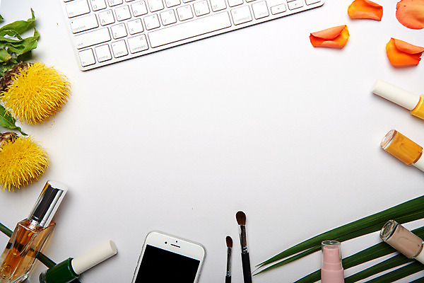 포토 JPG 스튜디오촬영 꽃잎 꽃 나뭇잎 실내 사람없음 장식 노트북 스마트폰 컬러풀 화장품 키보드 붓 향수 오브젝트 매니큐어 국내포토 식물 컬러 잎 내부 전자제품 핸드폰 스마트기기 뷰티 파일형식