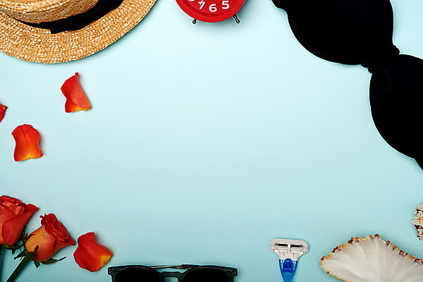 포토 JPG 스튜디오촬영 실내 사람없음 장식 비키니 선글라스 장미 오브젝트 탁상시계 면도기 챙모자 국내포토 모자_잡화 수영복 꽃 안경 시계 내부 위생용품 파일형식