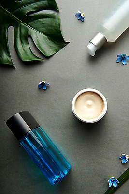 포토 JPG 스튜디오촬영 꽃잎 실내 사람없음 장식 화장품 크림 오브젝트 스킨 몬스테라 미스트 열대잎 국내포토 식물 꽃 잎 내부 뷰티 파일형식