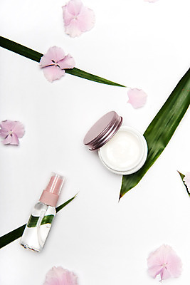 포토 JPG 스튜디오촬영 꽃잎 나뭇잎 실내 사람없음 장식 화장품 크림 오브젝트 분무기 미스트 국내포토 꽃 잎 내부 뷰티 파일형식