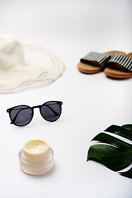 포토 JPG 스튜디오촬영 슬리퍼 실내 사람없음 장식 선글라스 화장품 샌들 크림 오브젝트 열대잎 챙모자 국내포토 모자_잡화 안경 신발 잎 내부 뷰티 파일형식